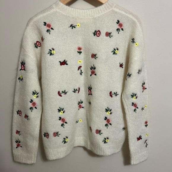 ⭐️Sezane White Floral Embroidered Sweater⭐️ - Picture 4 of 6